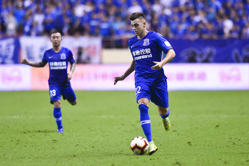 清晨突围战来临；新疆广汇围绕中超门线救险；质疑声仍在；更衣室氛围转暖的简单介绍