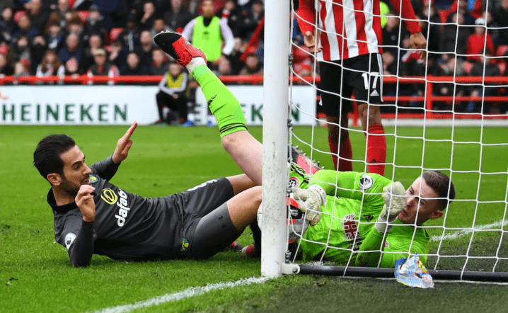 清晨突围战来临；新疆广汇围绕中超门线救险；质疑声仍在；更衣室氛围转暖的简单介绍